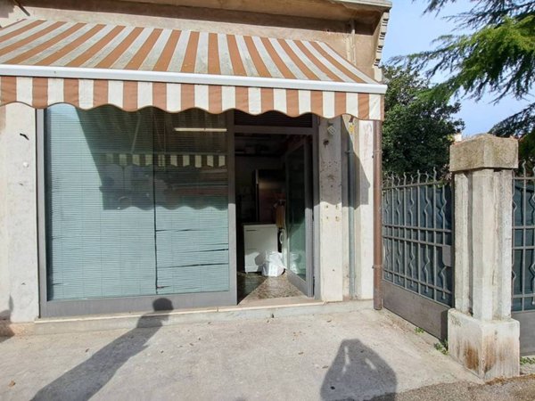 negozio in vendita a Venezia in zona Lido di Venezia