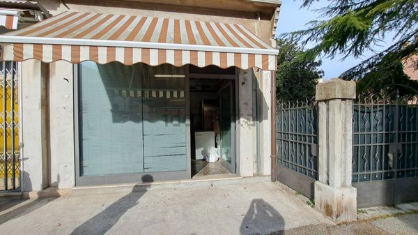 negozio in vendita a Venezia in zona Lido di Venezia