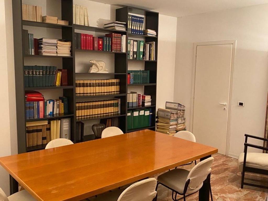 ufficio in vendita a Venezia in zona Marghera