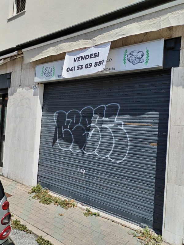 negozio in vendita a Venezia in zona Mestre