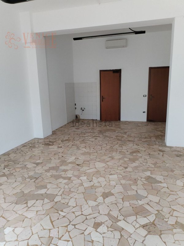 negozio in vendita a Venezia in zona Mestre