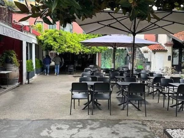 negozio in vendita a Venezia in zona Marghera