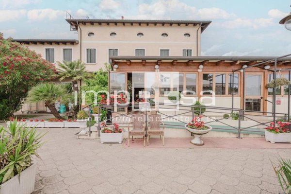 negozio in vendita a Venezia in zona Favaro Veneto