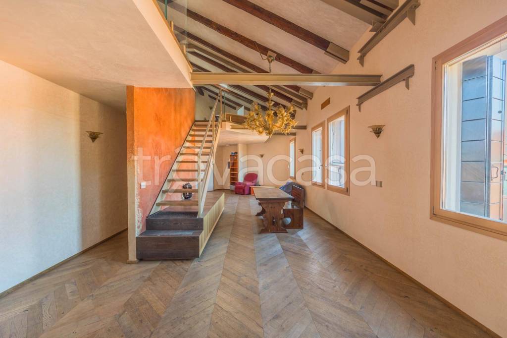 appartamento in vendita a Venezia in zona Murano