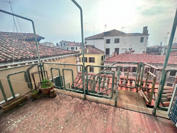 intera palazzina in vendita a Venezia