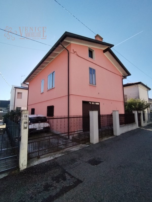 casa indipendente in vendita a Venezia in zona Mestre