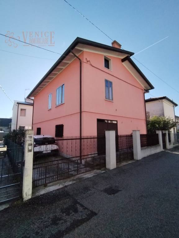 casa indipendente in vendita a Venezia in zona Mestre