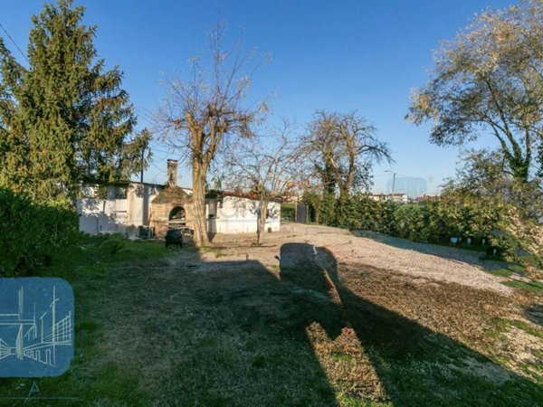 locale commerciale in vendita a Venezia in zona Favaro Veneto