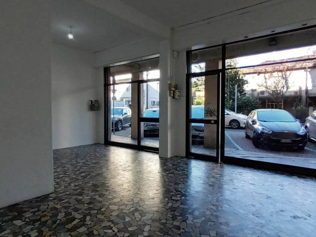 negozio in vendita a Venezia in zona Marghera