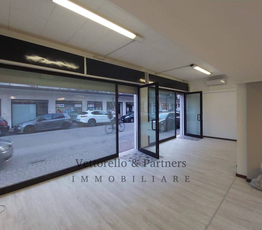 negozio in vendita a Venezia in zona Mestre