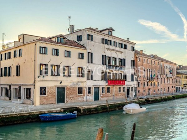 appartamento in vendita a Venezia in zona Sestiere Cannaregio