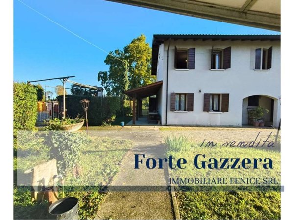 esavano in vendita a Venezia in zona Marocco