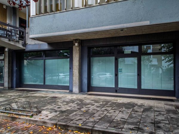 negozio in vendita a Venezia in zona Marghera