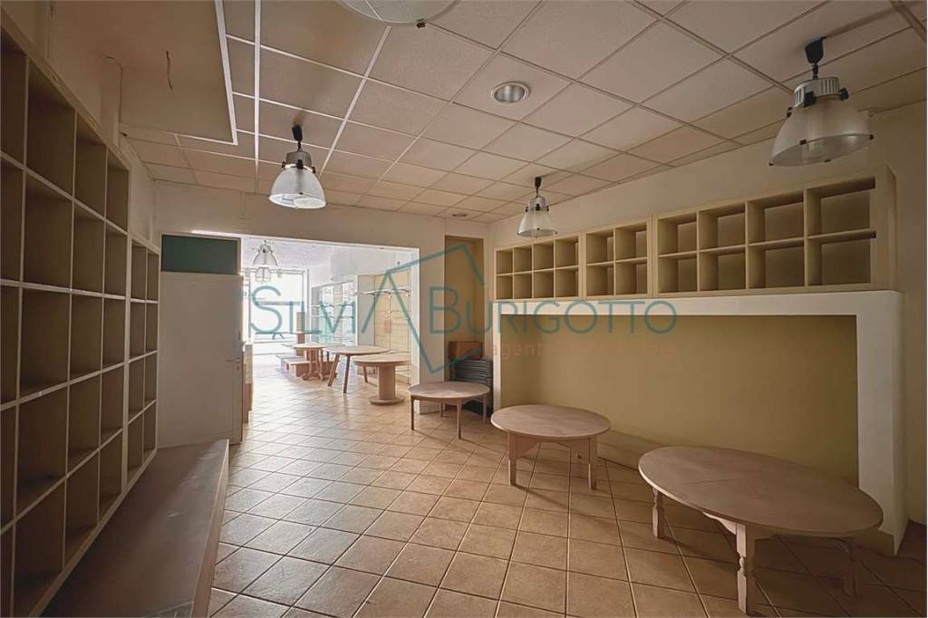 negozio in vendita a Venezia in zona Mestre