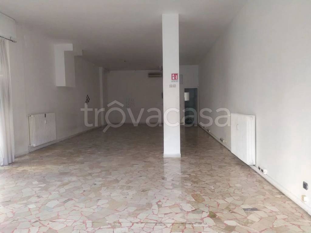 negozio in vendita a Venezia in zona Mestre