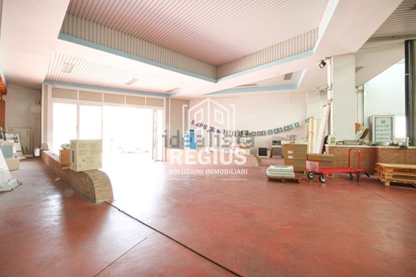 capannone in vendita a Venezia in zona Marghera