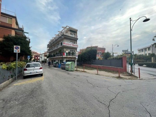 negozio in vendita a Venezia in zona Lido di Venezia