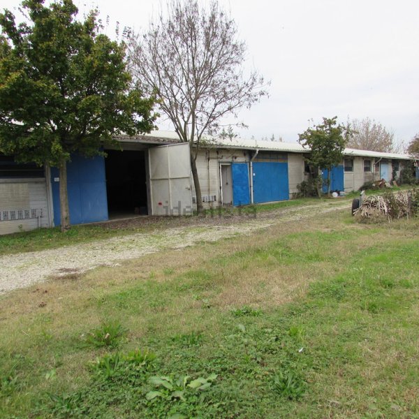 capannone in vendita a Venezia in zona Mestre