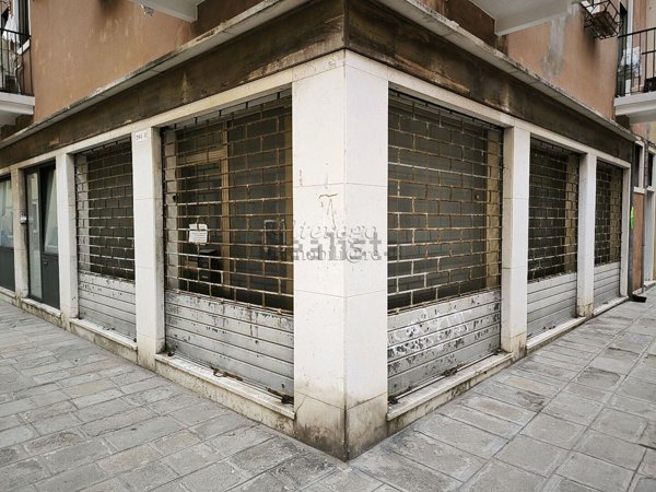 locale commerciale in vendita a Venezia in zona Giudecca