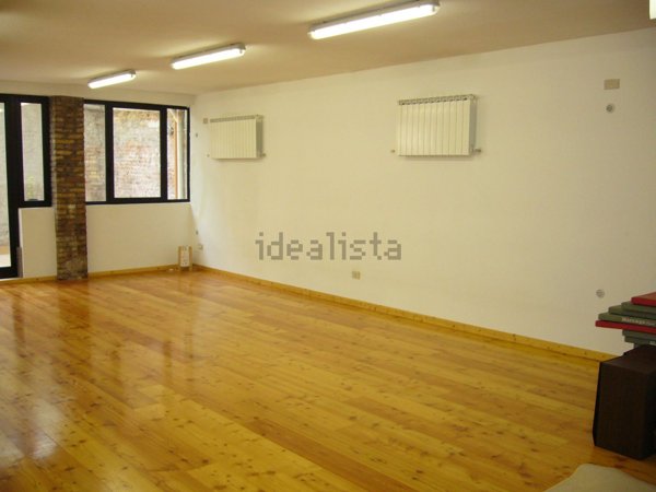 locale commerciale in vendita a Venezia in zona Sestiere Santa Croce