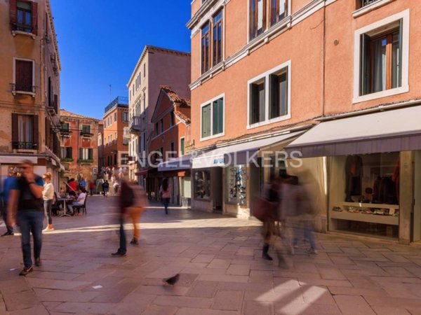 negozio in vendita a Venezia in zona Sestiere Santa Croce