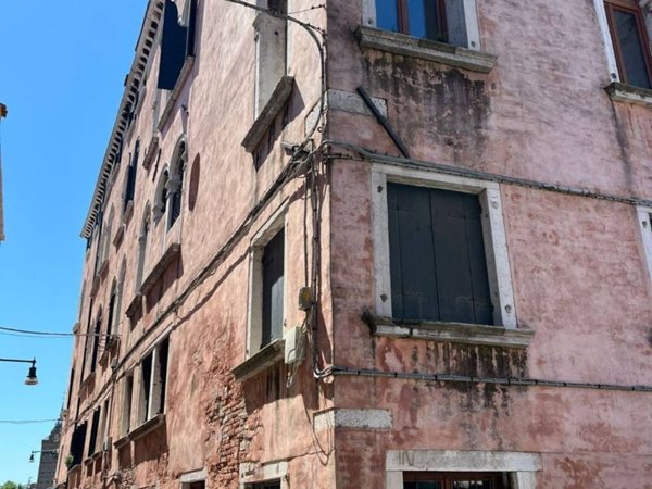 locale commerciale in vendita a Venezia in zona Sestiere Dorsoduro