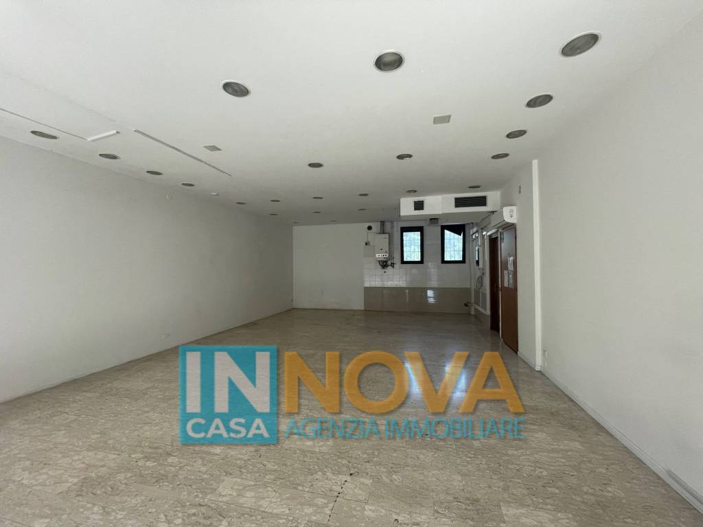 negozio in vendita a Venezia in zona Mestre