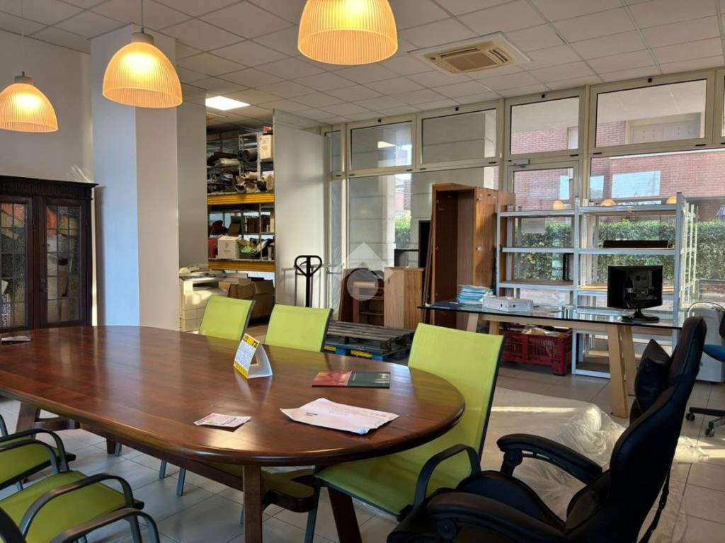 negozio in vendita a Venezia in zona Mestre