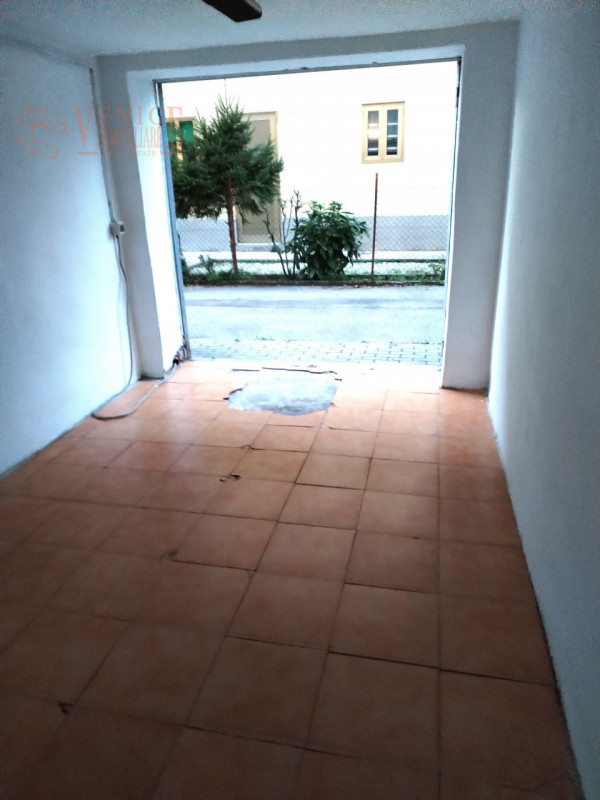 negozio in vendita a Venezia in zona Mestre