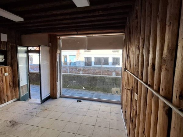 negozio in vendita a Venezia in zona Sestiere Dorsoduro