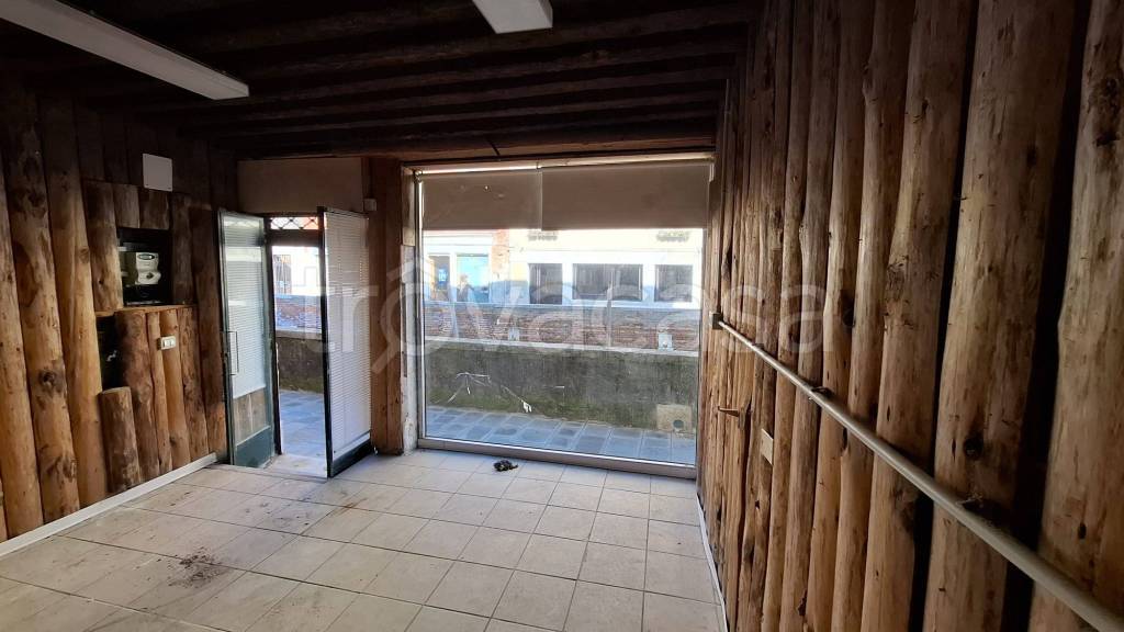 negozio in vendita a Venezia in zona Sestiere Dorsoduro