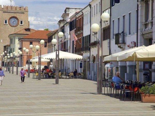 negozio in vendita a Venezia in zona Marghera