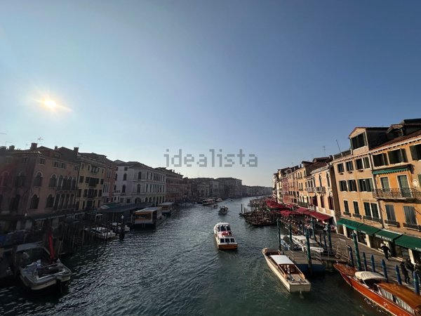 locale commerciale in vendita a Venezia in zona Sestiere San Polo