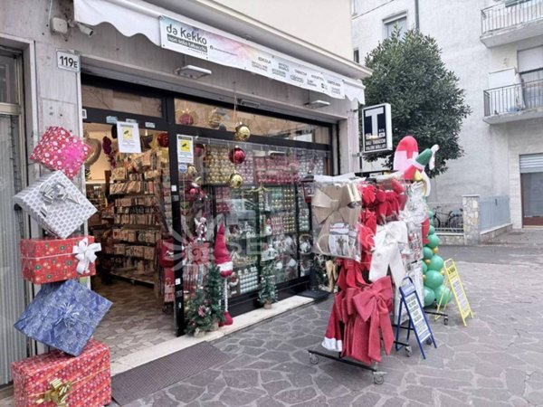 negozio in vendita a Venezia in zona Lido di Venezia