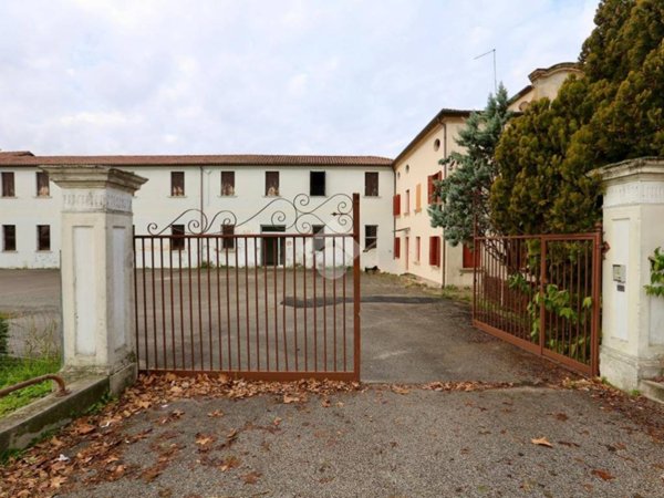 negozio in vendita a Venezia in zona Mestre