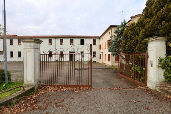 negozio in vendita a Venezia in zona Mestre