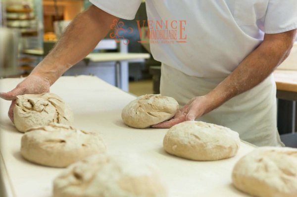 negozio in vendita a Venezia in zona Mestre