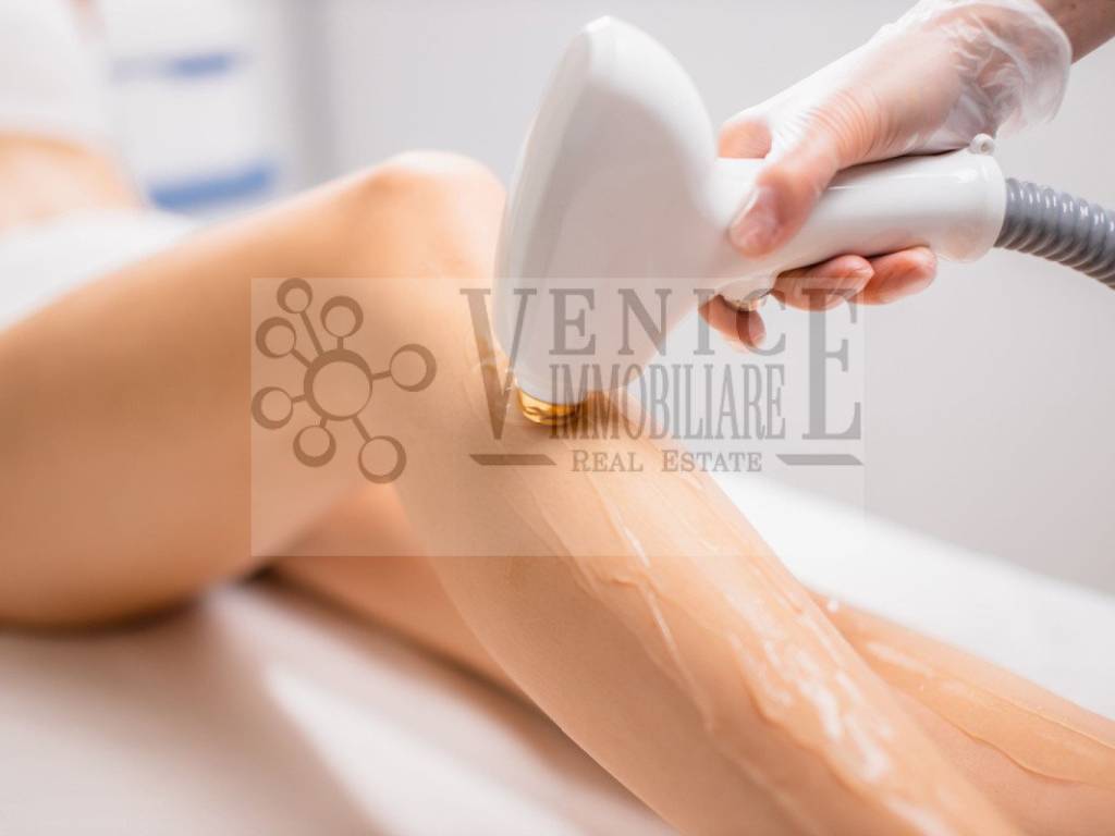 negozio in vendita a Venezia in zona Favaro Veneto