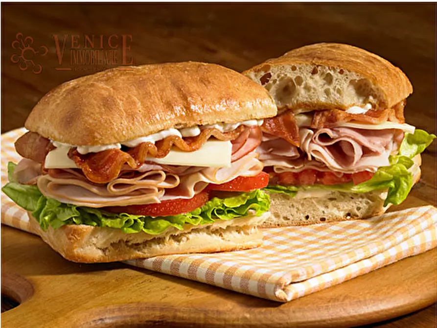 negozio in vendita a Venezia in zona Mestre