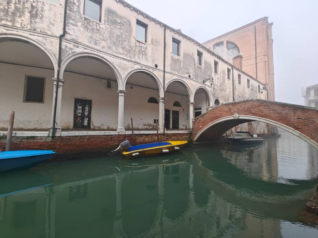 locale commerciale in vendita a Venezia