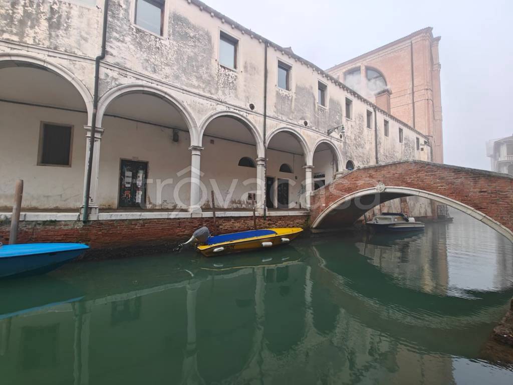 locale commerciale in vendita a Venezia