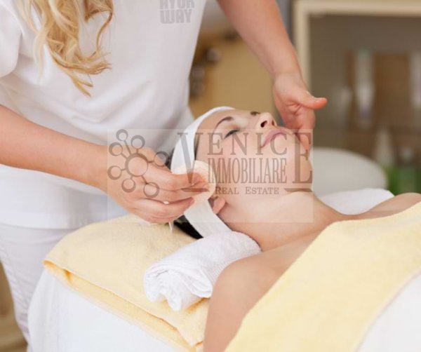 negozio in vendita a Venezia in zona Carpenedo