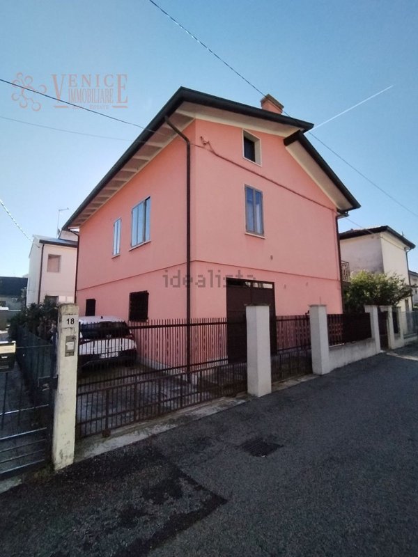 casa indipendente in vendita a Venezia in zona Carpenedo