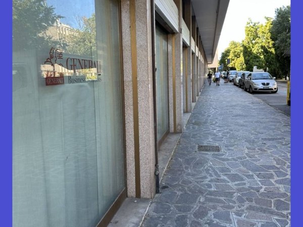 ufficio in vendita a Venezia in zona Marghera