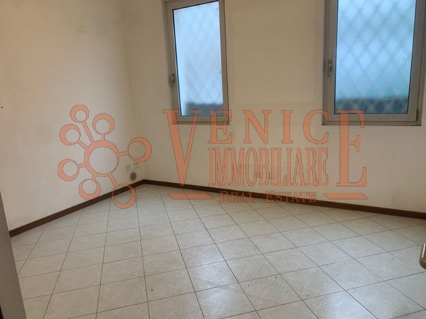 negozio in vendita a Venezia in zona Chirignago