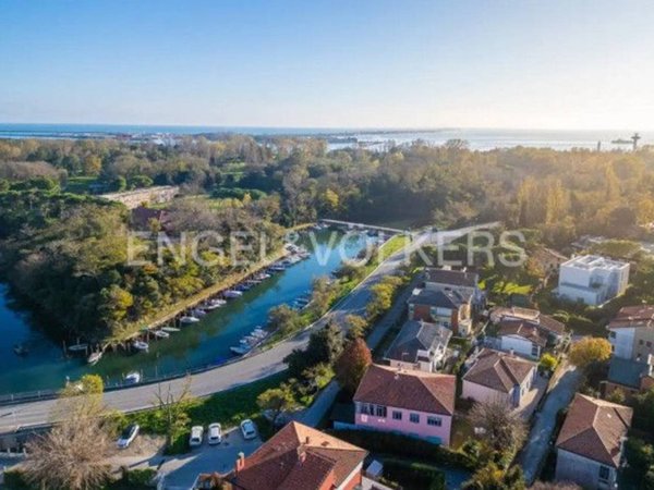 appartamento in vendita a Venezia in zona Lido di Venezia
