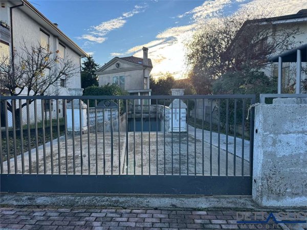 casa indipendente in vendita a Venezia in zona Trivignano