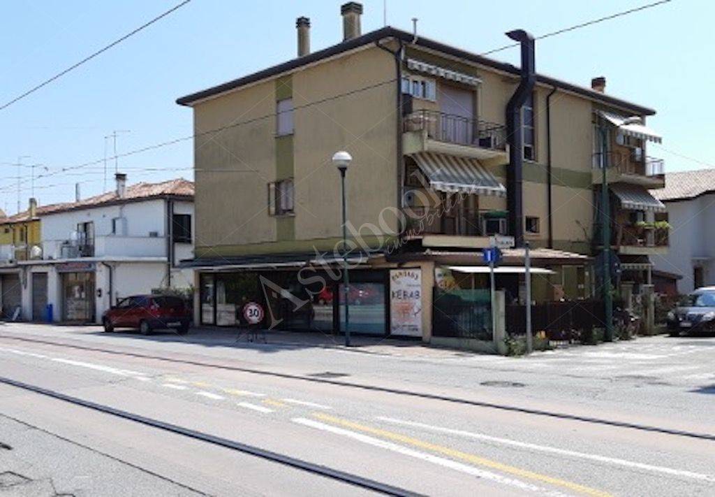 negozio in vendita a Venezia in zona Mestre