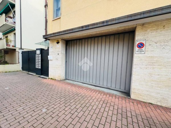 negozio in vendita a Venezia in zona Mestre