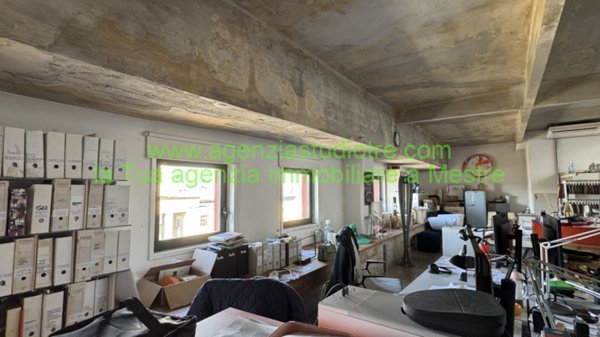 ufficio in vendita a Venezia in zona Marghera